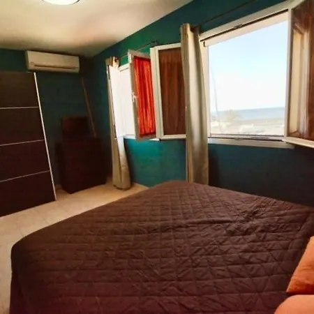 Apartamento Near The Port, Wide, Confortable, Wi-fi, Terrace, Aircon