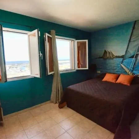 Near The Port, Wide, Confortable, Wi-fi, Terrace, Aircon Apartamento