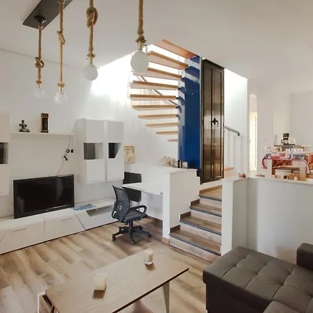 Near The Port, Wide, Confortable, Wi-fi, Terrace, Aircon Apartament *