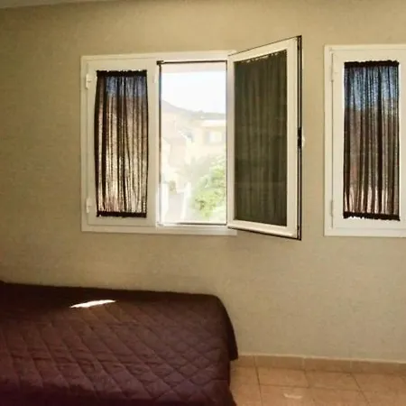 Near The Port, Wide, Confortable, Wi-fi, Terrace, Aircon