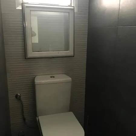 Near The Port, Wide, Confortable, Wi-fi, Terrace, Aircon Apartment *