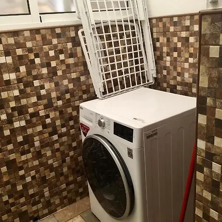 Near The Port, Wide, Confortable, Wi-fi, Terrace, Aircon Apartment *